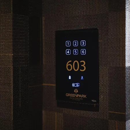 Green Park Penthouse Suite & Pool - Heated Pool --3
